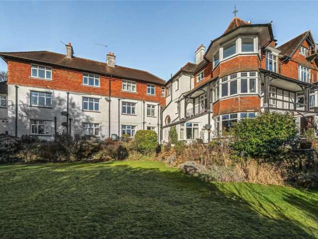 Flat for sale in Fole, Surrey