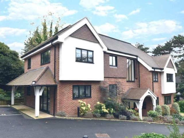 Flat for sale in Purley, Purley
