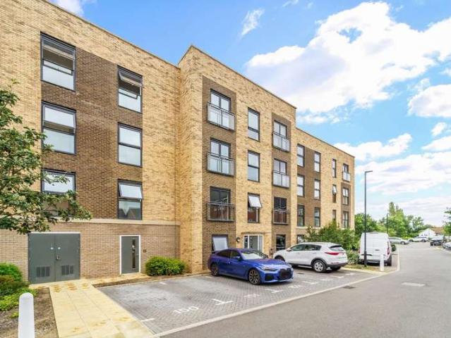 Flat for sale in West Ewell, Ewell