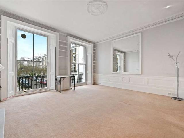 Flat for sale in Kensal Town, Bayswater