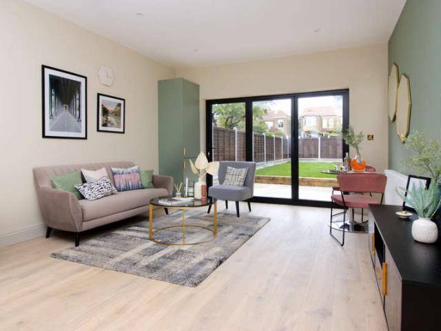 Flat for sale in Palmers Green, Greater London