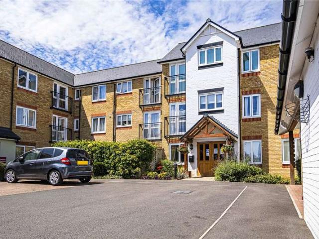 Flat for sale in Pouchen End, Hertfordshire