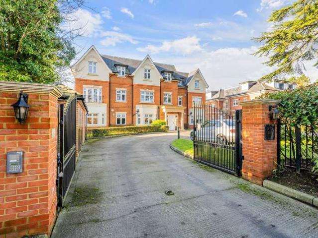 Flat for sale in Red Hill, Surrey