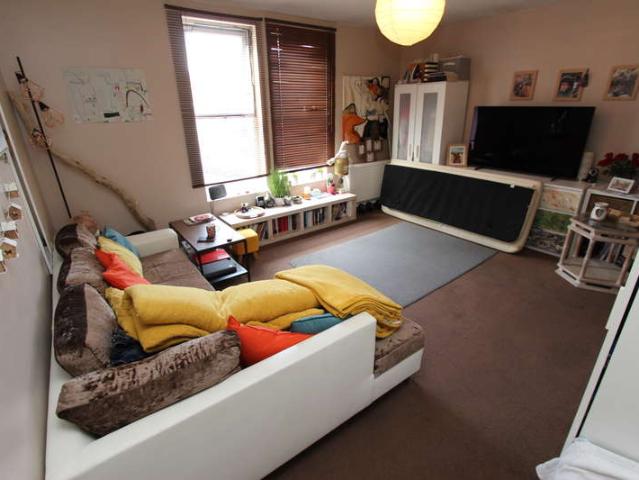 Flat for rent in Caldermill, East Midlands