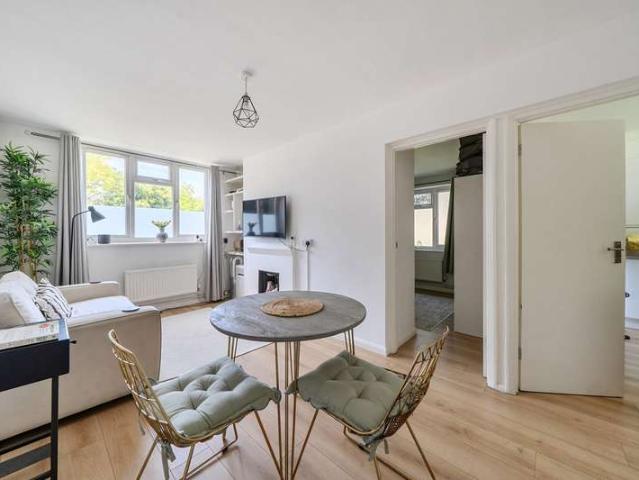 Flat for sale in London Borough of Ealing, Greater London