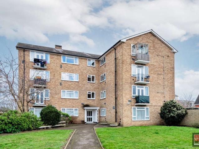 Flat for sale in Lower Halliford, Surrey