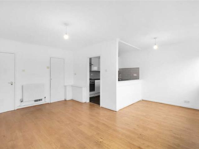 Flat for sale in London Borough of Southwark, Greater London