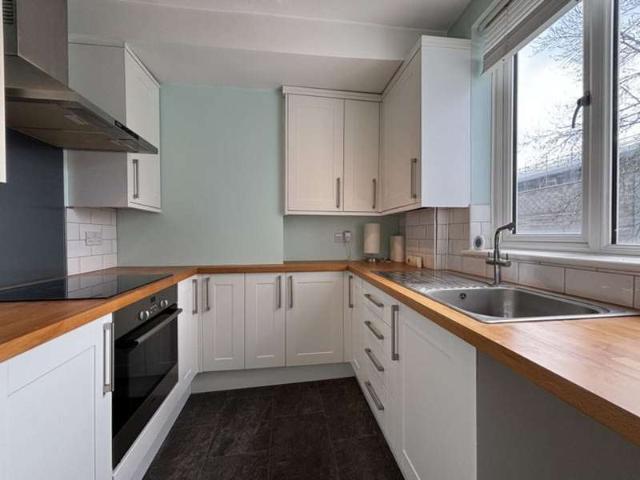 Flat for rent in London Borough of Ealing, Park Royal