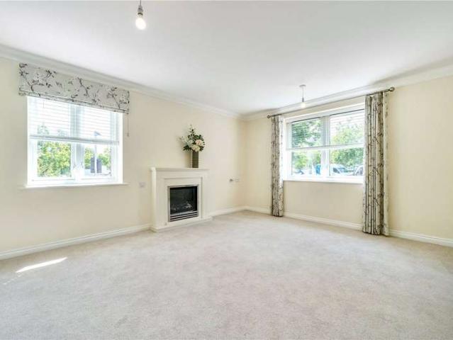 Flat for sale in Berrick Salome, Oxfordshire