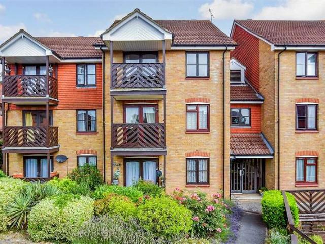 Flat for sale in Midway, Kent