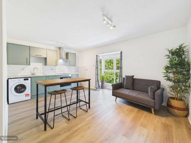 Flat for sale in Red Hill, Worcestershire