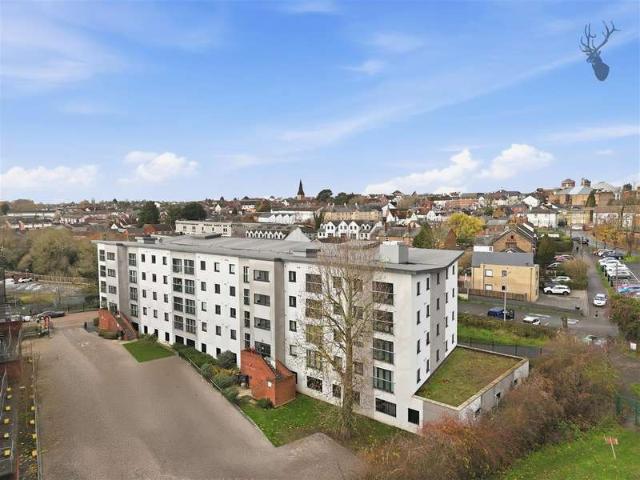 Flat for sale in Bocking, Chipping Hill