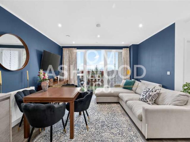 Flat for sale in Roding Riverside, Greater London