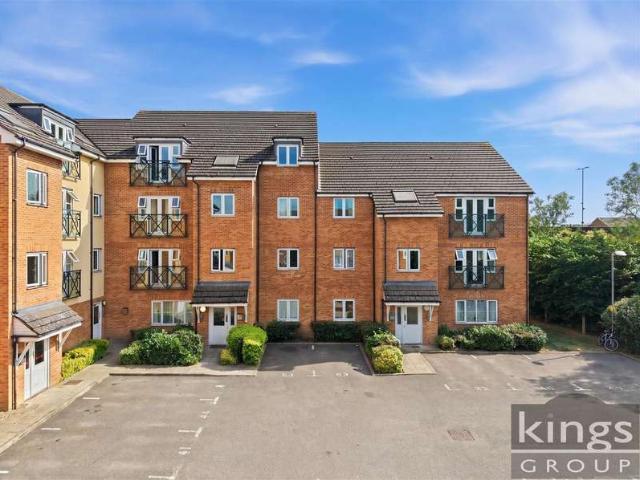 Flat for sale in Broxbourne, Hertfordshire