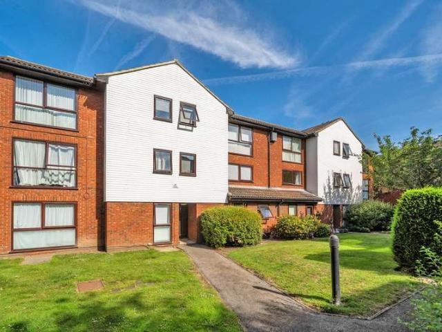 Flat for sale in Lower Halliford, Surrey
