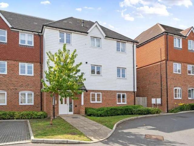 Flat for sale in The Butts, Kent