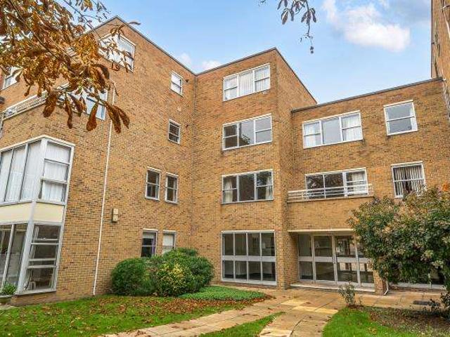 Flat for sale in The Slade, Oxfordshire