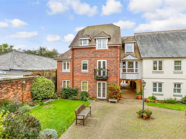Flat for sale in Oad Street, Kent