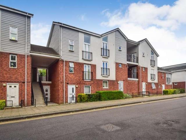 Flat for sale in Joiner's Square, Hanley