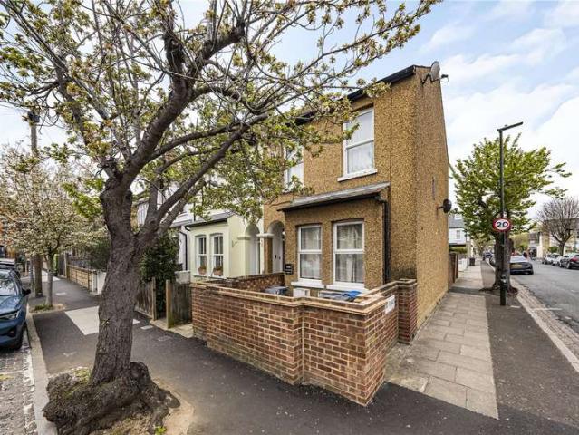 Flat for sale in London Borough of Merton, South Wimbledon