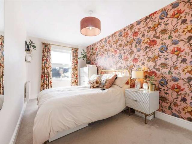 Flat for sale in London Borough of Southwark, Greater London