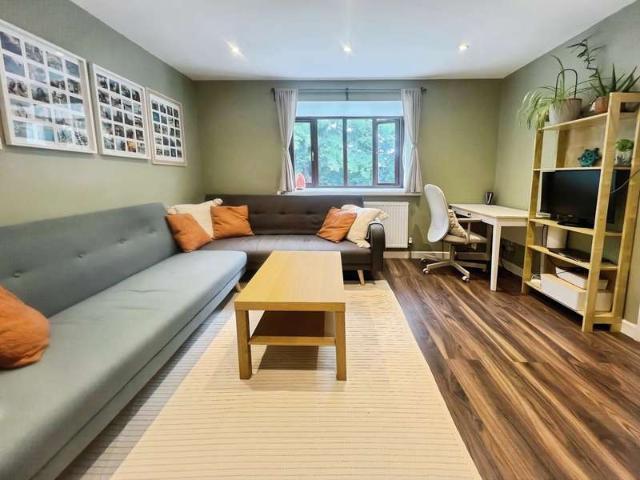 Flat for sale in Yiewsley, Greater London