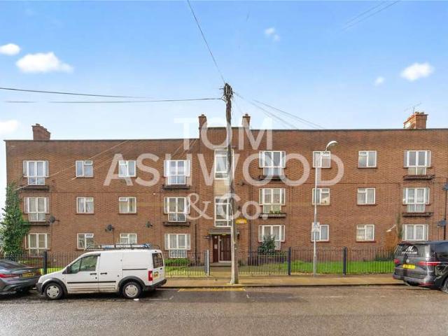 Flat for sale in Gascoigne Estate, Greater London