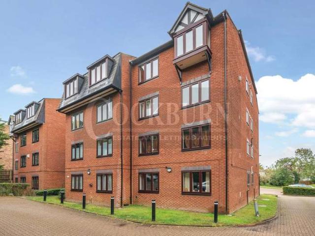 Flat for rent in London Borough of Lewisham, Greater London