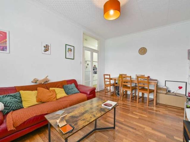 Flat for sale in St John's Wood, Maida Vale