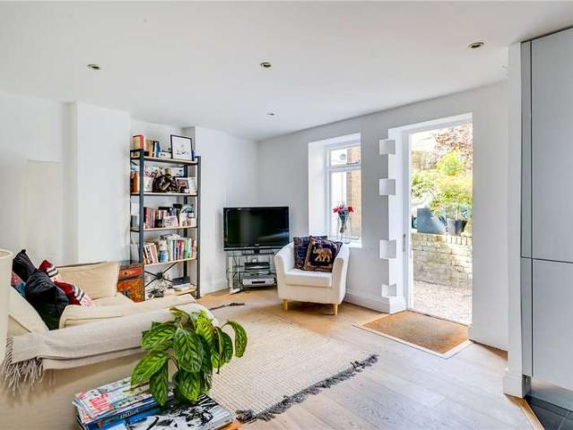 Flat for sale in Fulham, Greater London
