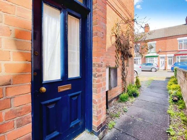 Flat for sale in Syston, Elmfield