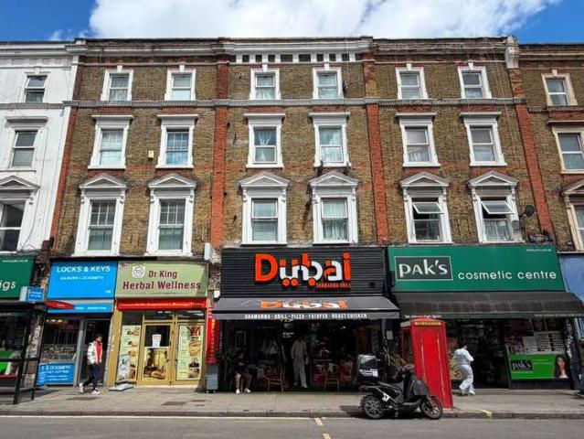 Flat for sale in Kilburn, Greater London