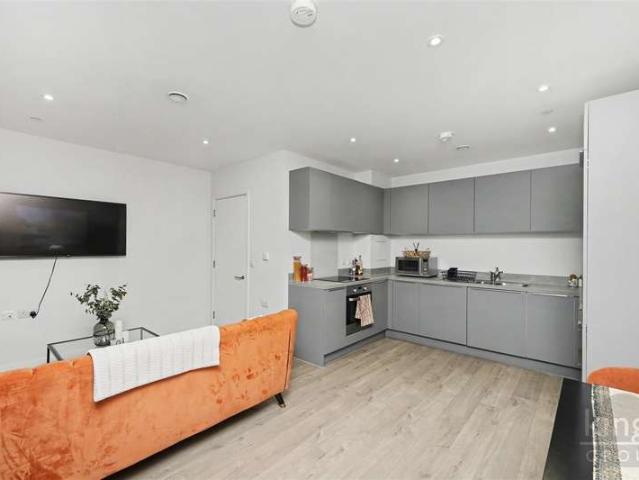 Flat for sale in Tottenham Hale, Greater London