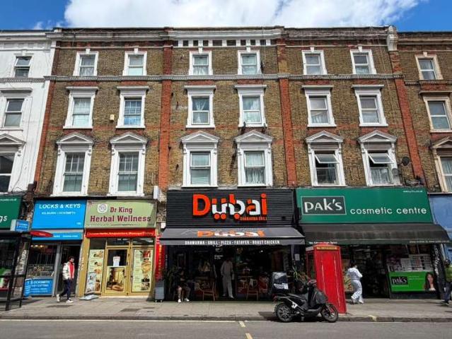 Flat for sale in Kilburn, Greater London