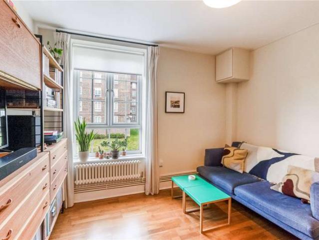 Flat for sale in Denmark Hill, Greater London