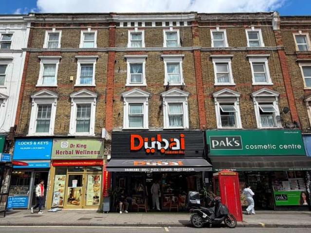 Flat for sale in Kilburn, Greater London