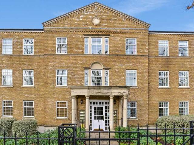 Flat for sale in Royal Borough of Kingston upon Thames, Greater London