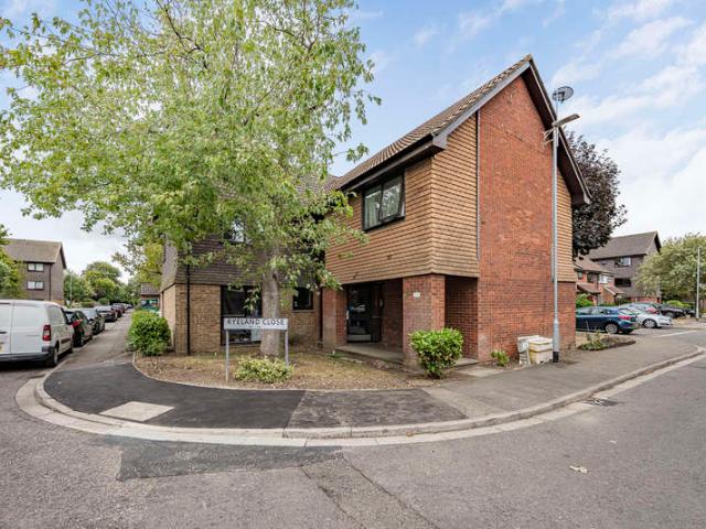 Flat for sale in London Borough of Hillingdon, Greater London
