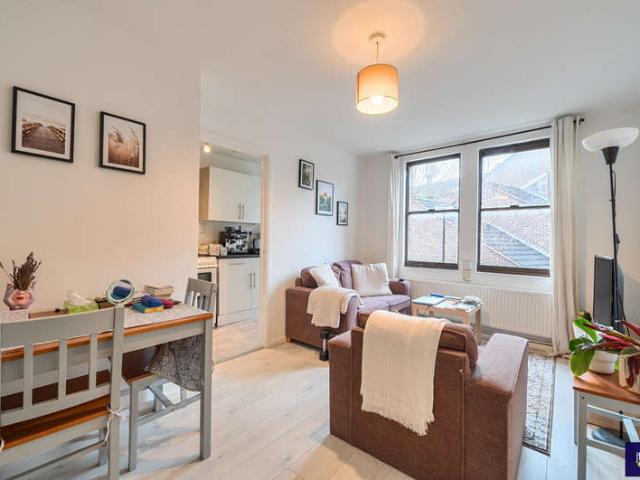 Flat for sale in London Borough of Islington, Greater London