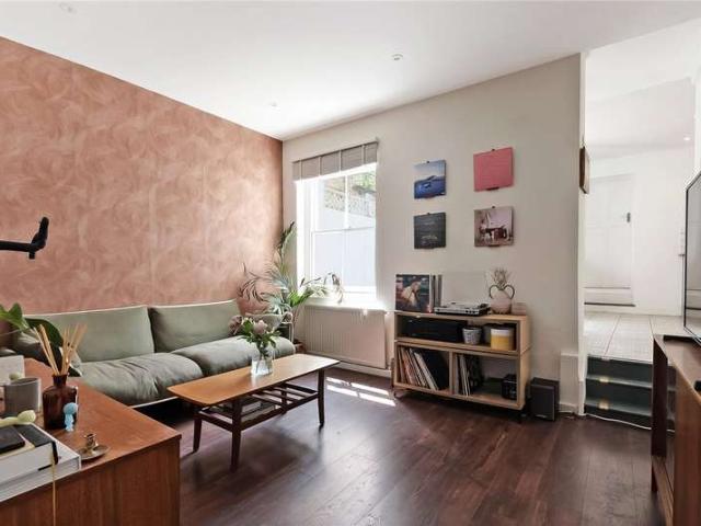 Flat for sale in London Borough of Southwark, Greater London