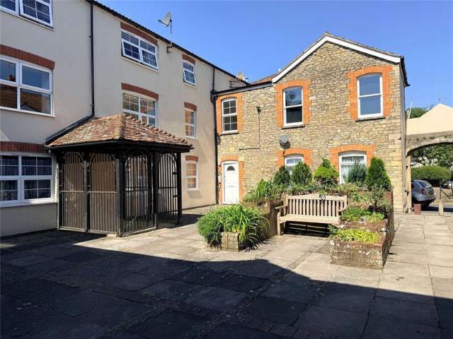 Flat for sale in Bruton, Somerset