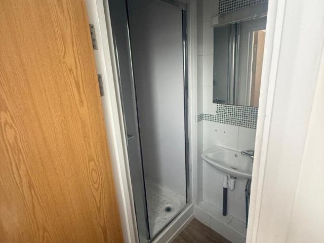 Apartment for rent in Plashet, Greater London
