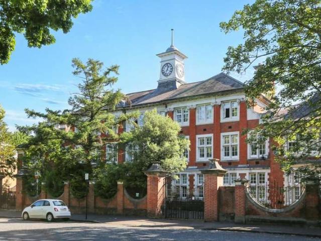 Flat for sale in Camberwell, Greater London