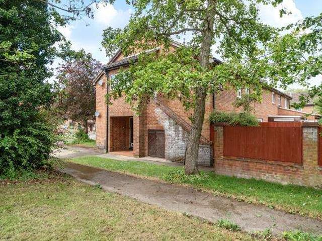 Flat for sale in Wooburn, Bourne End