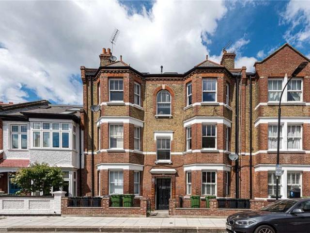 Flat for sale in Fulham, Greater London