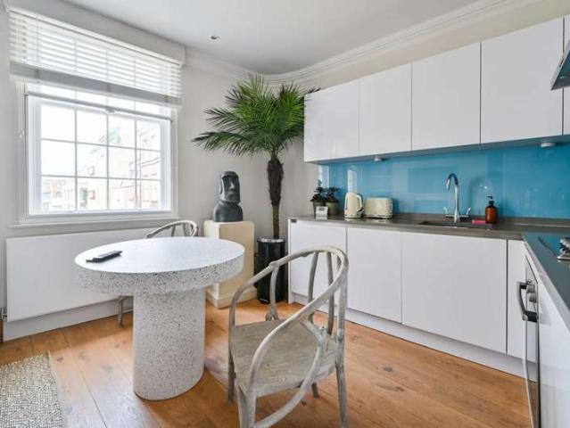 Flat for sale in Soho, Soho