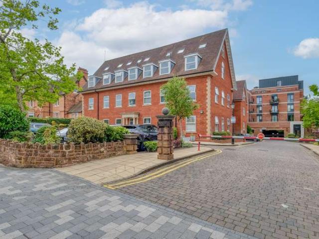 Flat for sale in Blossomfield, West Midlands