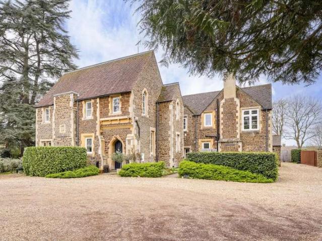 Flat for sale in Leighton-Linslade, Heath And Reach