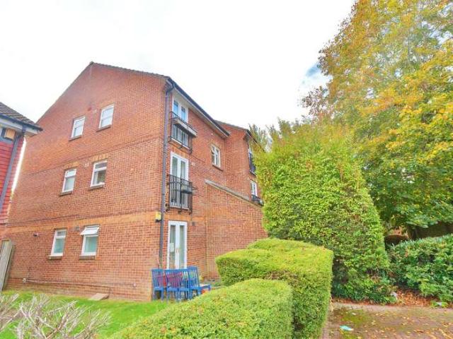 Flat for sale in Chalvey, Slough