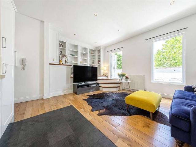 Flat for sale in London Borough of Southwark, Greater London